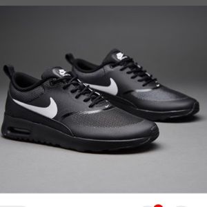 NIKE BLACK THEA